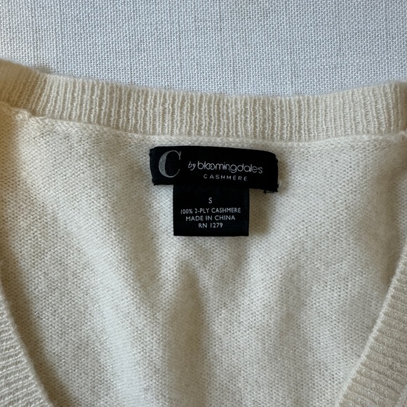 Women's Cream V-Neck Sweater - Picture 4 of 4